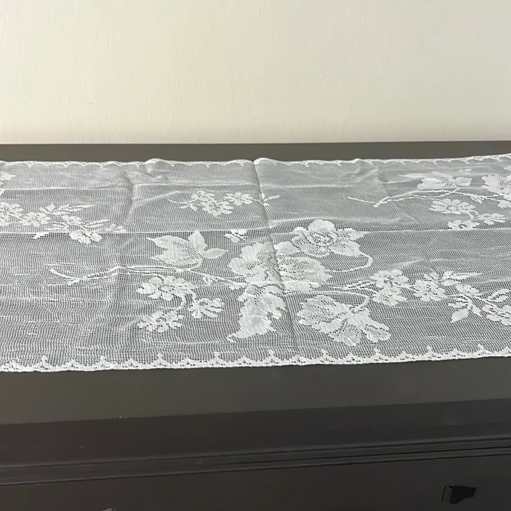 Heritage Lace table runner